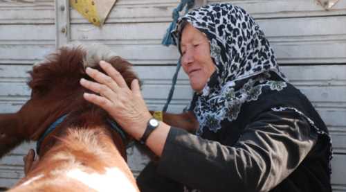 Şimdi sevinç gözyaşları akıttılar