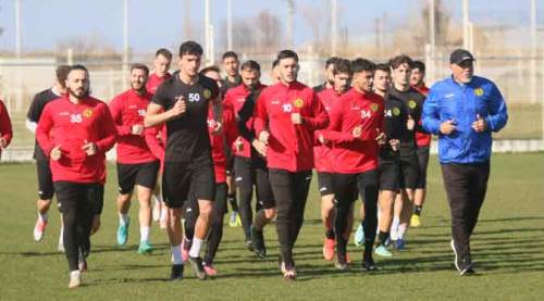 Şimşekler kampı tamamladı