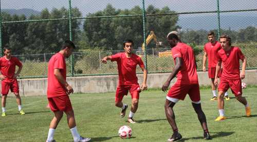 Şimşekler pas çalıştı