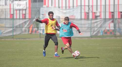 Şimşekleri hırs bastı