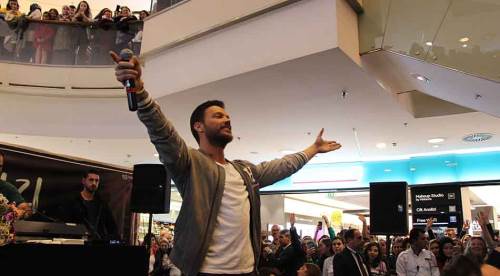 Sinan Akçıl Eskişehir konseri ile sevenlerini coşturdu
