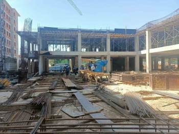 Sınav Saatinde Bir İnşaatta 100 İşçi Aynı Ayda Çalışırken, Zabıtaya Güçlük Çıkardılar
