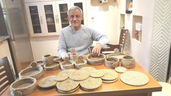 Sınıf Öğretmeni Halattan Dekorasyon Malzemeleri İmal Ediyor
