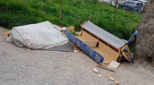 Şirintepe’de düzensiz mobilya bırakımı dikkat çekiyor