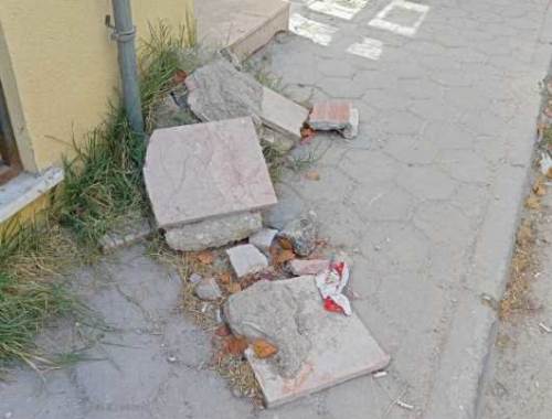 Şirintepe’de kaldırımlar moloz yığınına döndü