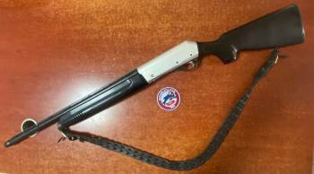 Sırtında Tüfekle Gezerken Polise Yakalandı
