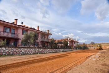 Site Sakinlerin Yol Sorunu Çözülüyor
