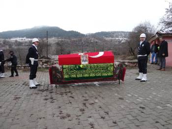 Sivas Emniyet Müdür Yardımcısı Özcan, Memleketi Bilecik’Te Toprağa Verildi
