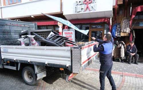 Sivrihisar Belediyesi işgal edilen sokakları böyle temizledi