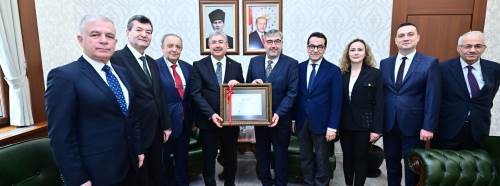 Sivrihisar Eğitim Vakfı’ndan Valisi Yılmaz’a Onursal Üyelik takdimi