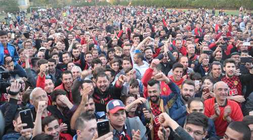 Siz bizi şampiyon olunca görün