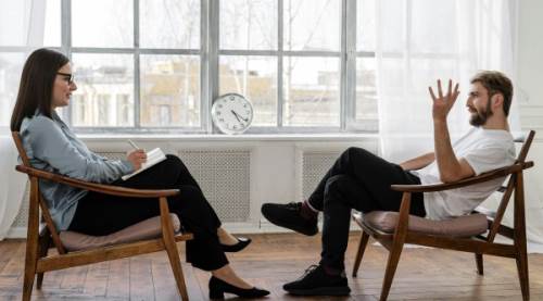 Şizotipal Kişilik Bozukluğu: Anlamı, Belirtileri, Nedenleri ve Tedavi Yaklaşımları