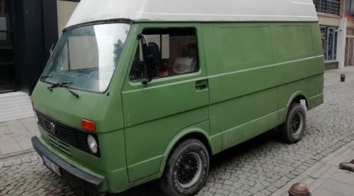 Şoför koltuğunda onu gören şaşırıyor 