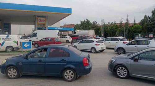 Soğan, patates, kuru ekmek... Eskişehir'de bu kuyruğu da gördük! 