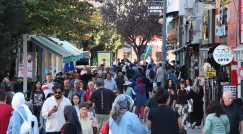 Soğuk günlerin ardından Eskişehir sokakları canlandı