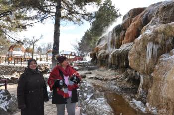 Soğuk Havalar Termal Şelaleyi Dondurdu
