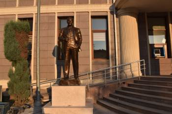 Söğüt Belediye Binası Önüne Atatürk Heykeli Konuldu
