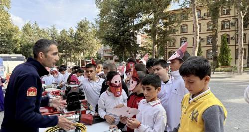 Söğüt Belediyesi, geleceğin kahramanlarını yangın güvenliğiyle tanıştırdı