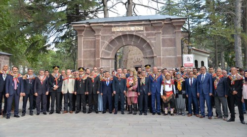 Söğüt şenliklerine 100 bin kişi katıldı