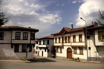 Söğüt’Ün Ardından Osmaneli’De De 65 Yaş Üstü Vatandaşlara Yasak Geldi
