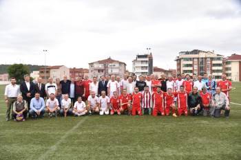 Şöhretler Karması Futbol Karşılaşmasında Renkli Görüntüler Yaşandı
