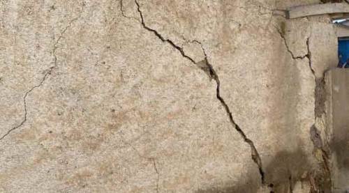 Şok gerçek: Evlerinin altın fay hattı geçiyor!