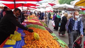 Sokağa Çıkma Yasağına Saatler Kala Pazarlarda Alışveriş Yoğunluğu
