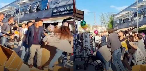 Sokak boks ringine döndü: Kadınlar saç saça baş başa...