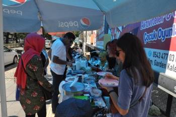 Sokak Hayvanları İçin Kermes
