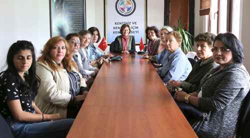 Sokak hayvanlarına bir kap yemek çağrısı