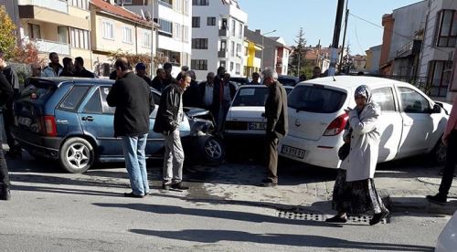 Sokak kesişiminde çarpıştılar: 1 yaralı