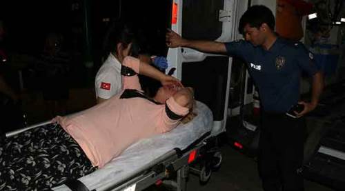 Sokak ortasında 2 kadını yaraladı