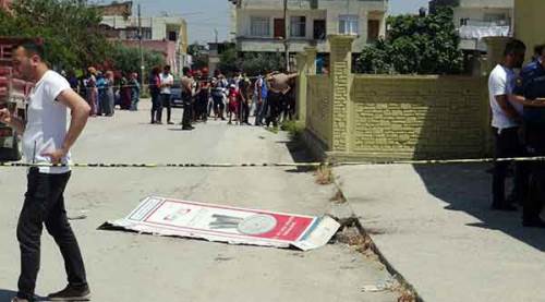 Sokak ortasında boğazını kesti!