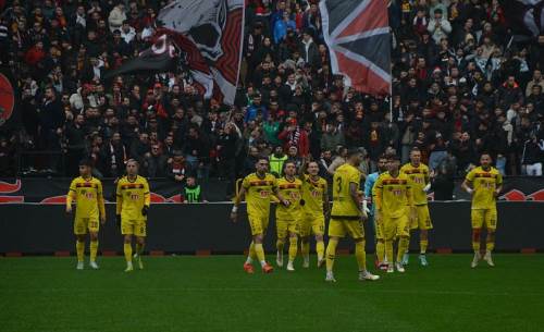 Sol kanatta sakatlıklar can sıkıyor