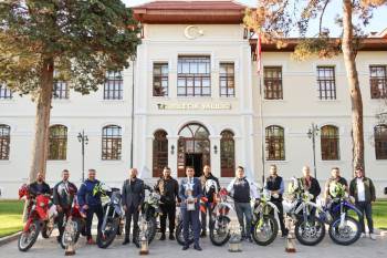 Son 1 Ayda 7 Kupanın Sahibi Oldular
