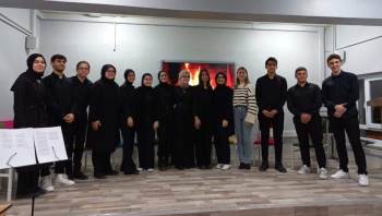 Son Sınıf Öğrencileri Veda Programı Düzenledi
