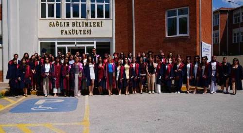 Sosyal Hizmet Bölümü öğrencileri mesleki yeminlerini ederek mezun oldu