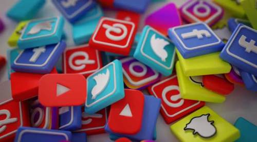 Sosyal medya kısıtlaması geliyor: Bakan tarih verdi!