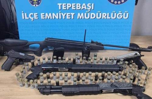 Sosyal medya takibiyle yakalandılar! Evlerinden bakın neler çıktı