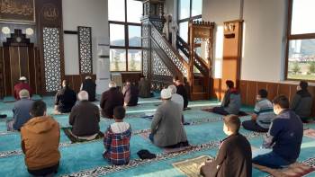 Sosyal Mesafeli Bayram Namazı
