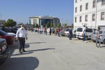 Sosyal Mesafeli Ve Maskeli İşe Giriş Sırası

