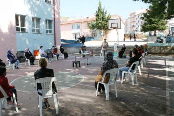 Sosyal Mesafeli Veli Toplantıları Yapıldı
