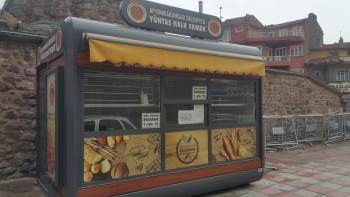 Sosyal Mesafesiz Kuyruk Gerekçe Gösterilip Halk Ekmek Büfesi Kapatıldı
