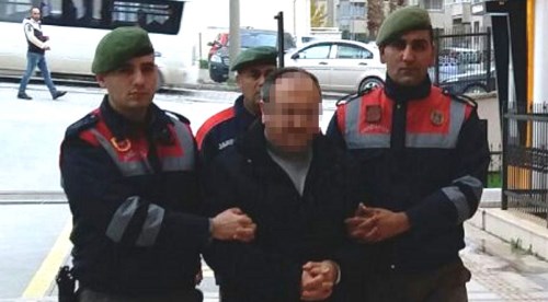 Sözde 'bölge imamı' dolmuşta enselendi