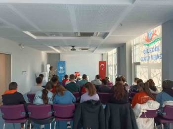 Spor Psikoloğu Eşliğinde Sporculara Eğitim Verildi
