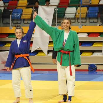 Sporcular Fırtına Gibi Eserek Madalyalarla Döndü
