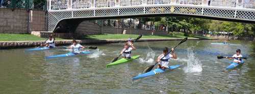 Sporcular Kurtuluş Günü için kürek çekti