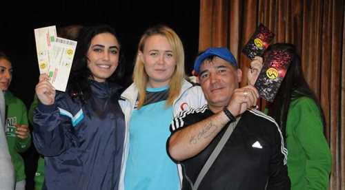 Sporculara hatıra bileti dağıtıldı