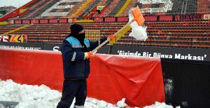 Stadyumda hummalı çalışma