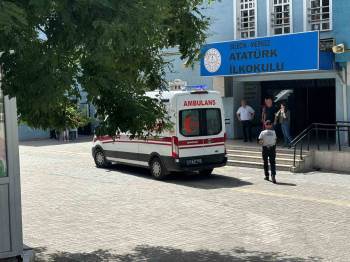 Su Sebilinden Taşan Suya Basarak Ayağı Kayan Öğrenci Hastanelik Oldu
